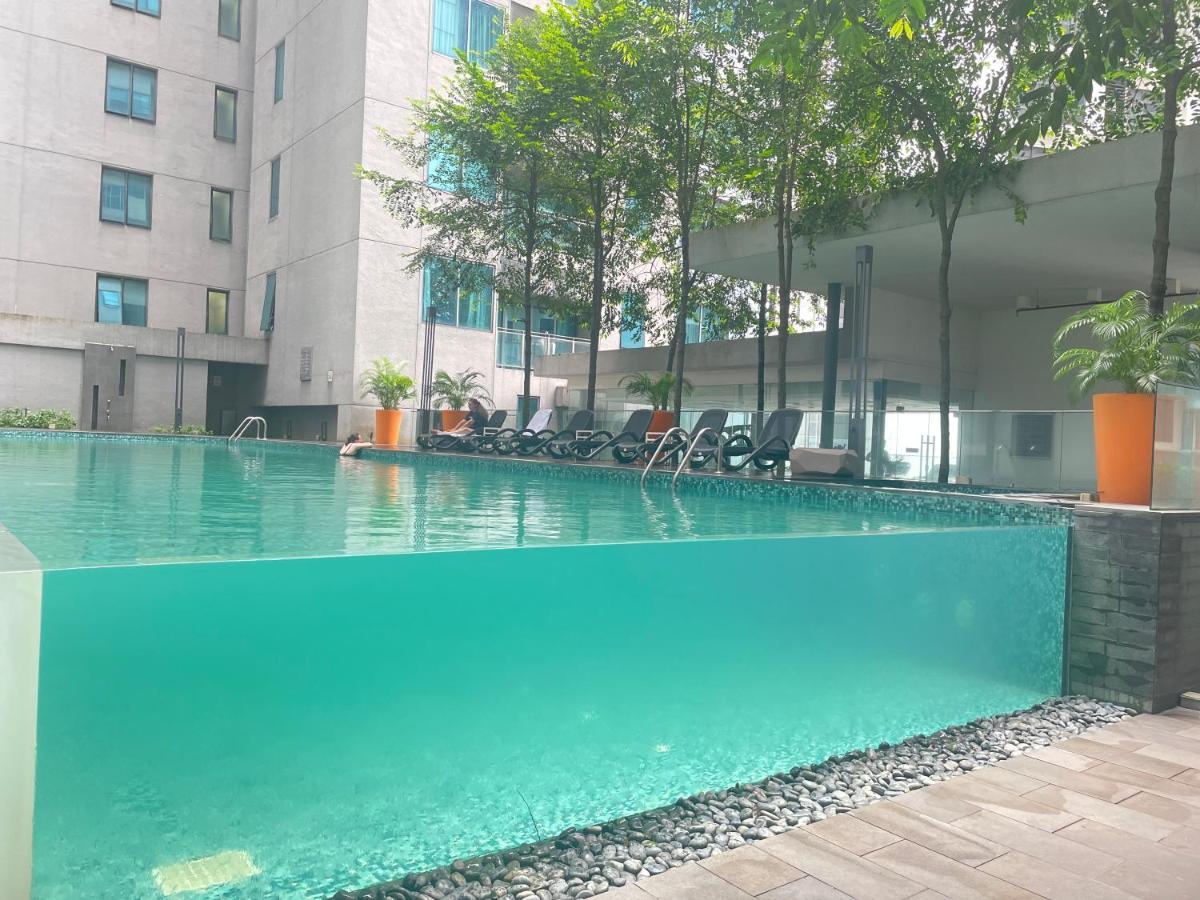 Mercu Summer Suite Klcc By Minshuku Куала-Лумпур Экстерьер фото