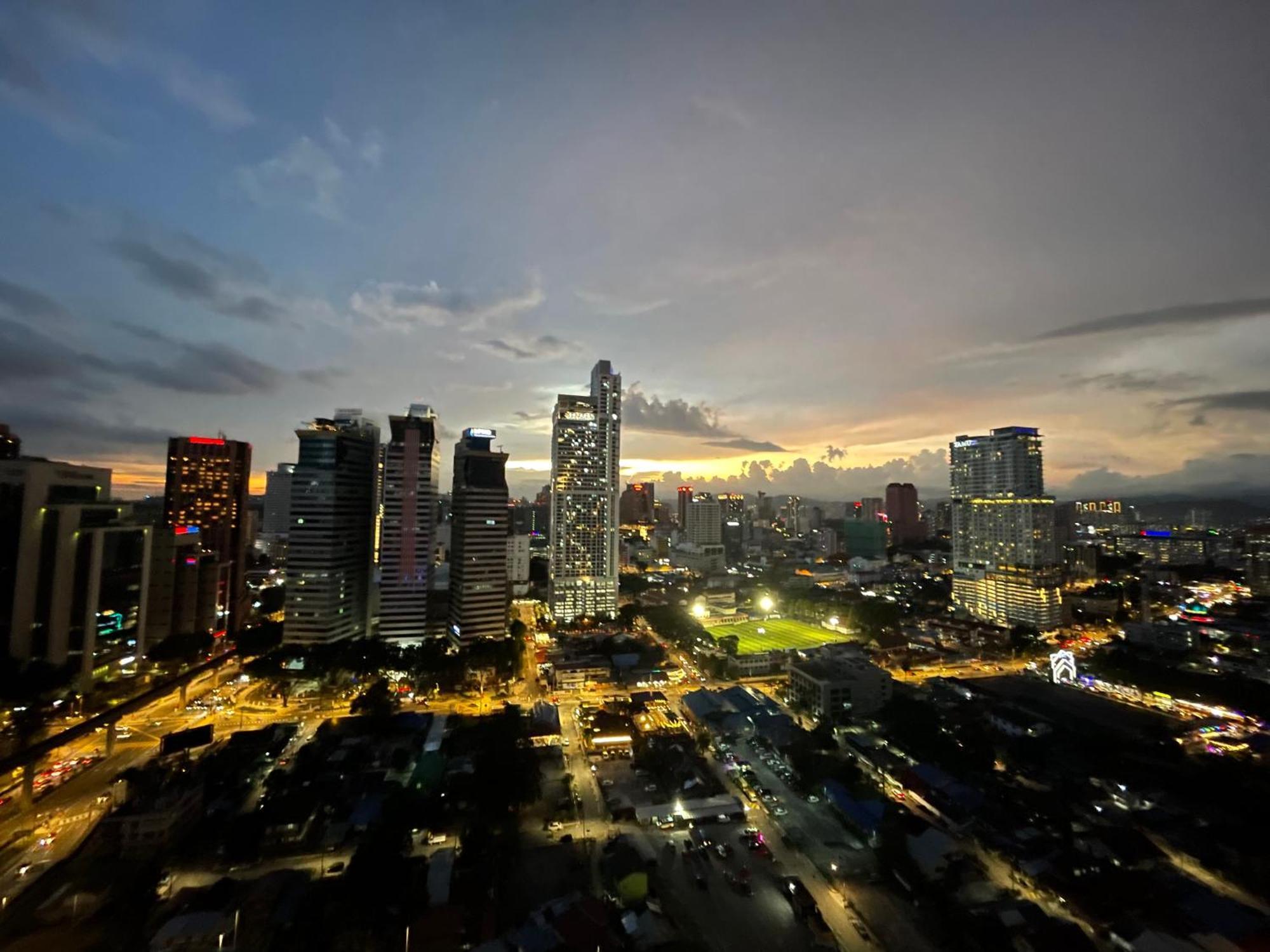 Mercu Summer Suite Klcc By Minshuku Куала-Лумпур Экстерьер фото