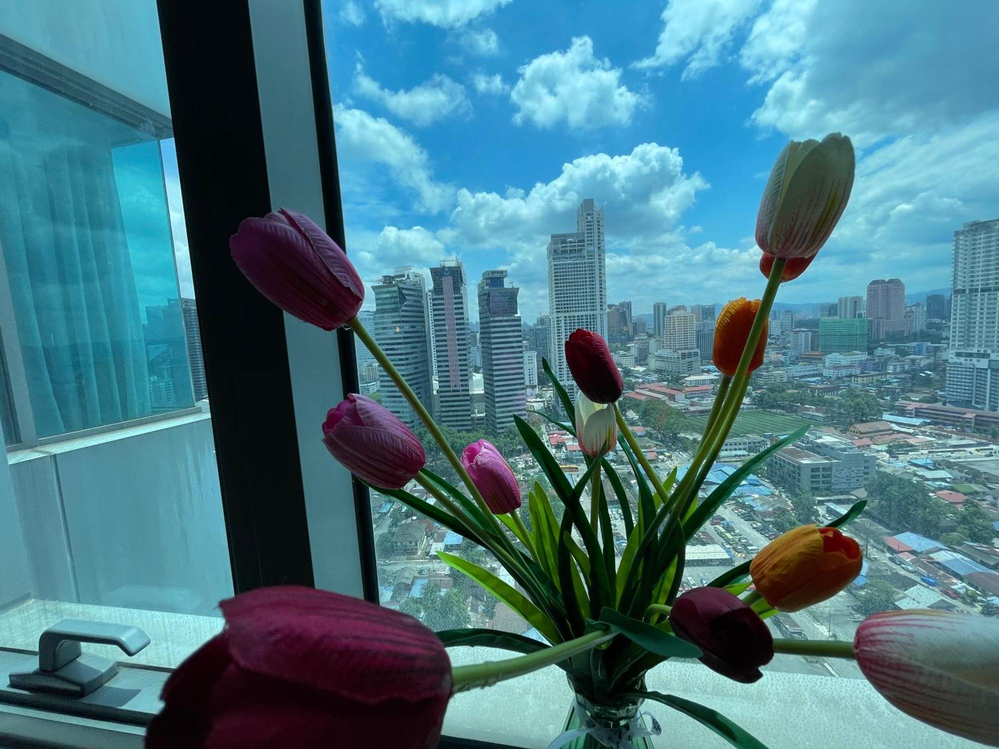 Mercu Summer Suite Klcc By Minshuku Куала-Лумпур Экстерьер фото